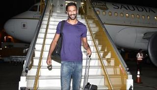 صور وفيديو: استقبال حافل للعويس من جماهير أهلي جدة