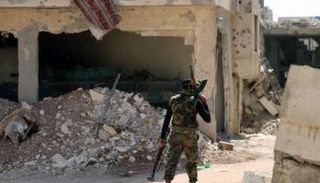 صورة أرشيفية لجندي سوري تابع لقوات الأسد