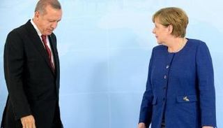 ميركل وأردوغان في قمة العشرين بهامبورج - رويترز