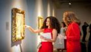 بالصور.. 20 لوحة في "الحب والسلام" لحرم طحنون بن زايد في بريطانيا