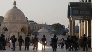 قوات الاحتلال خلال اقتحامها الأقصى - أ. ف. ب