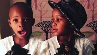 صورة سابقة لتوأمي مادونا