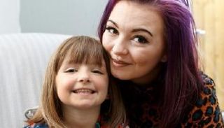 الأم كيتلين وابنتها البطلة أبريل