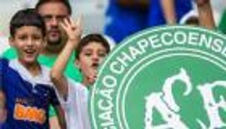 أحد الناجين من حادثة "شابيكوينسي" يعود لممارسة الكرة