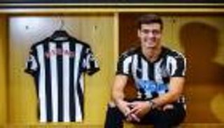 نيوكاسل يستعير لاعب دورتموند