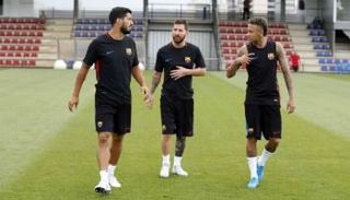 سواريز يدعم نيمار ويطالبه بسرعة حسم مصيره