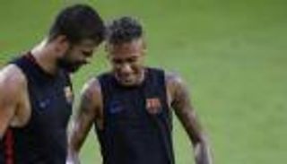 بيكيه لنيمار: عليك الاختيار بين الألقاب أو الأموال