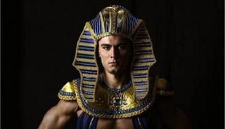 المصري مصطفى جلال يتوج ملك جمال العالم 