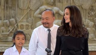 انتقادات شديدة لأنجيلينا جولي بسبب كمبوديا