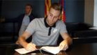 برشلونة يتفاوض لتمديد عقد صفقته الجديدة