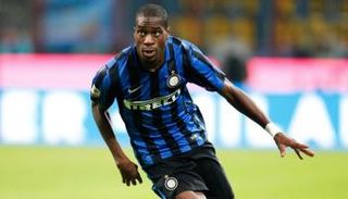 هدف كوميدي من لاعب إنتر في مرماه