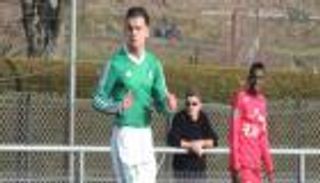 موهبة الجزائر يدخل حسابات الفريق الأول لسانت إيتيان