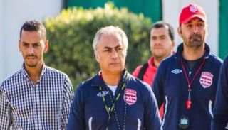 مدرب الإفريقي السابق يهدد بتقديم شكوى ضده