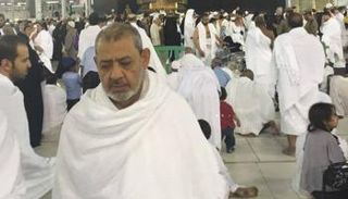 ِشيخ الأزهر أثناء تأدية مناسك العمرة