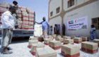 "الهلال الأحمر الإماراتي" يوزع مساعدات إغاثية في وادي حضرموت