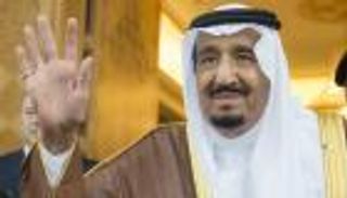 العاهل السعودي يأمر باستضافة ألف من أسر شهداء مصر لأداء الحج