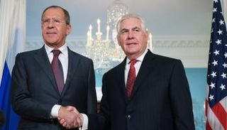 وزير الخارجية الأمريكي تيلرسون ونظيره الروسي لافروف- أ.ف.ب