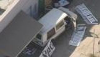 سيارة تدهس حشدا في لوس أنجلوس وتصيب 9