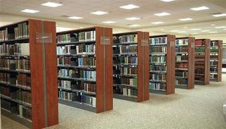 تم افتتاح مكتبة الجامعة القاسمية في 26 إبريل 2014