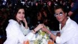 شاروخان وأنوشكا يغادران دبي بعد الترويج لفيلمهما الجديد