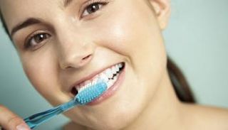 لماذا تنزف اللثة عن تنظيف الأسنان؟