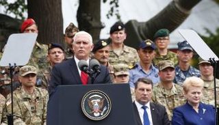 بنس خلال كلمته في إستونيا- رويترز