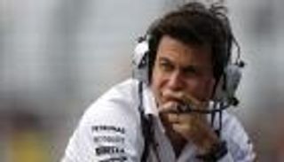 مرسيدس: تضحية هاميلتون قد تكلفه لقب فورمولا