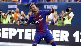 نيمار يعيد ذكريات فيجو مع جمهور برشلونة