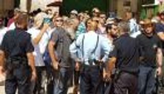 بالصور.. المستوطنون يستبيحون الأقصى في حراسة الاحتلال