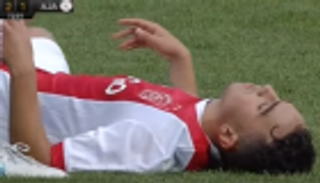 "شبح نوري" يضفي أجواء الحزن على ملعب أياكس