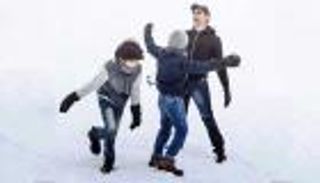 بالفيديو.. هريثيك روشان يتزلج على الجليد مع أولاده