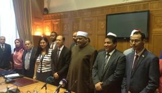 قيادات من الجامعة العربية والأزهر خلال توقيع المذكرة