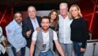 بالصور.. حسين فهمي يخطف الأضواء في عرض "عمر الأزرق"