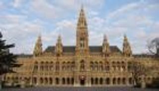 بالفيديو.. هكذا يجدد مبنى بلدية فيينا التاريخي شبابه 