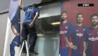 إزالة صور نيمار من "كامب نو" ومشجعون يحرقون قميصه