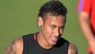 نيمار يحضر تدريبات برشلونة بعد العودة من الصين