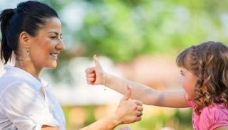  7 أنشطة تخلق الصداقة بين الأم وابنتها في الصيف