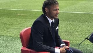 نيمار القياسي يظهر في ملعب سان جيرمان