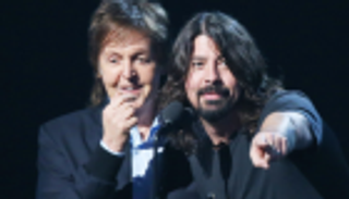 سير مكارتني ينضم لفوو فايترز كقارع طبول