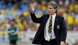 عقوبات الفيفا تدفع اتحاد جدة لمخالصة جهازه السابق