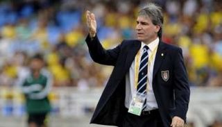 عقوبات الفيفا تدفع اتحاد جدة لمخالصة جهازه السابق