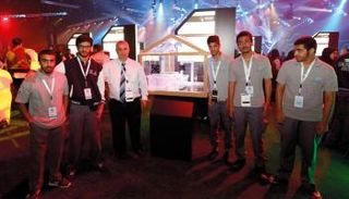  راشد وسعيد وماجد وعبدالله وأحمد يتوسطهم مشرف المشروع