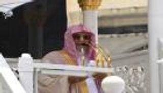 إمام الحرم المكي: تسيس الشعائر مرفوض ولن يجلب خيراً للأمة