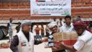 بالفيديو.. الهلال الأحمر الإماراتي يوزع مساعدات في حضرموت