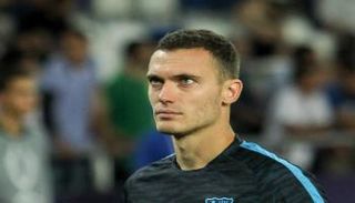 إيفرتون ينضم لسباق التعاقد مع مدافع البارسا