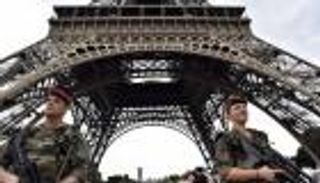 فرنسا.. الشاب المعتقل ببرج إيفل على صلة بداعش