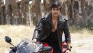 بطل "ماشين" الهندي لـ "العين": كن نفسك تصبح ناجحا في بوليوود 