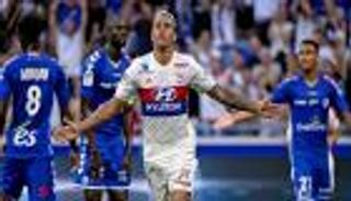 ليون يسحق ستراسبورج برباعية