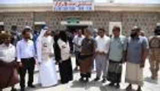 الهلال الأحمر الإماراتي يتفقد مستشفى عتق باليمن