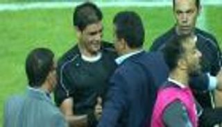 شاهد: هدف للترجي يعرض حكم "نهائي العربية" للضرب